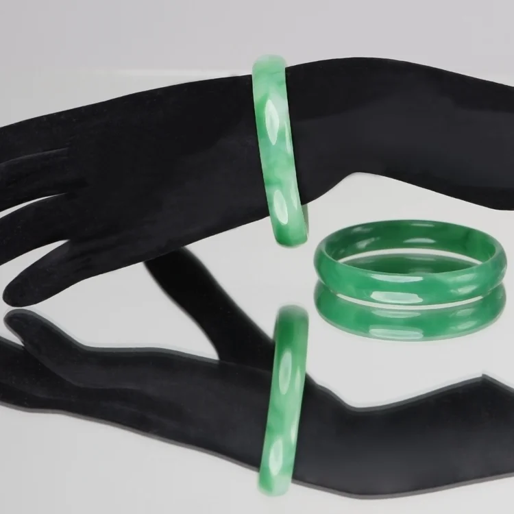 Stel armring, ädelstensarmband med den klassiskt eleganta jadegröna färgen