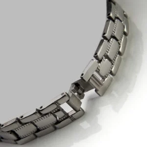 Armband i rostfritt stål. Kollektion Steelstyle 2023 Nr 2. Längd 21cm bredd 12mm. - Bild 2