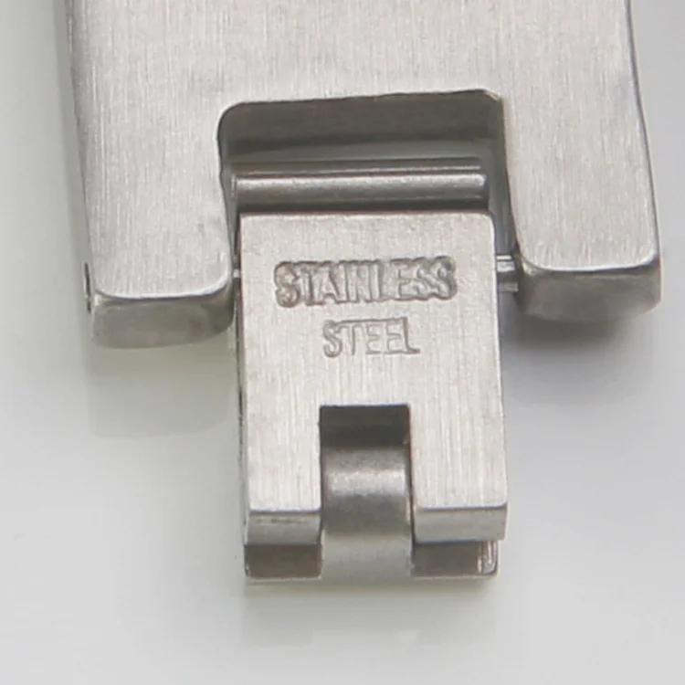 Armband i rostfritt stål. Kollektion Steelstyle 2023 Nr 3. Längd 20cm bredd 13mm. - Bild 4