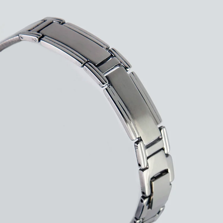 Armband i rostfritt stål. Kollektion Steelstyle 2023 Nr 7. Längd 21,5cm bredd 12mm.