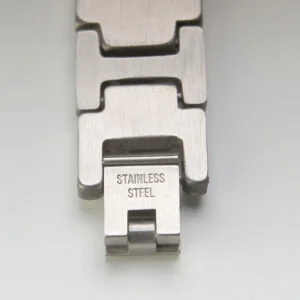 Armband i rostfritt stål. Kollektion Steelstyle 2023 Nr 7. Längd 21,5cm bredd 12mm. - Bild 3