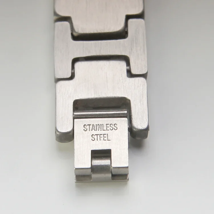 Armband i rostfritt stål. Kollektion Steelstyle 2023 Nr 7. Längd 21,5cm bredd 12mm. - Bild 3