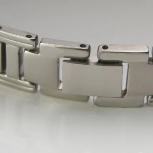 Armband i rostfritt stål. Kollektion Steelstyle 2023 Nr 7. Längd 21,5cm bredd 12mm. - Bild 4
