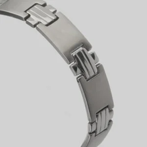 Armband i rostfritt stål. Kollektion Steelstyle 2023 Nr 8. Längd 21,5cm bredd 13mm.