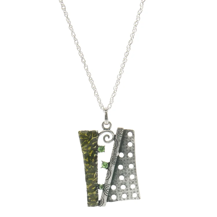 Halskedja med hängsmycke abstrakt konsthantverk. Kollektion 2023 grön emaljlook, retrosilver/diamondstyle - Bild 3