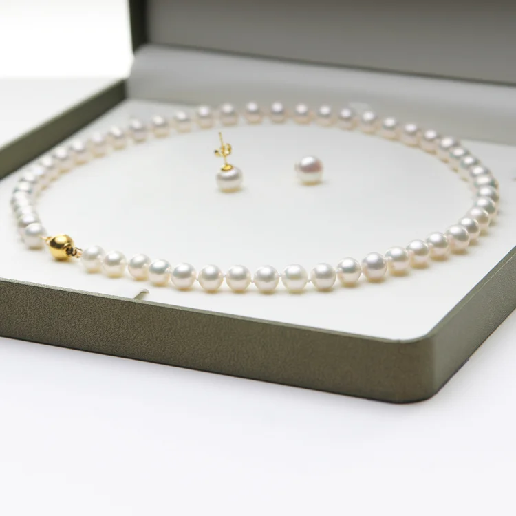 Pärlhalsband, vit, 45cm & örhängen. 8-9mm äkta kultiverade Söderhavspärlor. Guld 14K