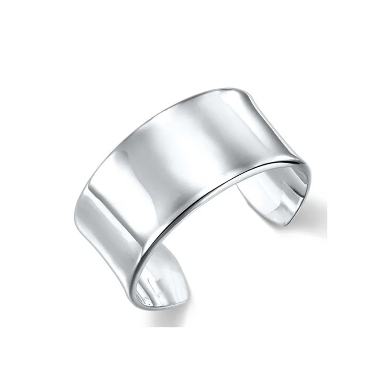 Silverarmband, 25 mm bred. Hantverkssmycke. Stel armring.