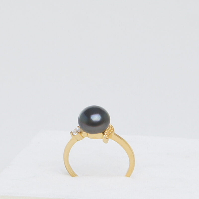 Köpa ring med svart pärla från Jevelia